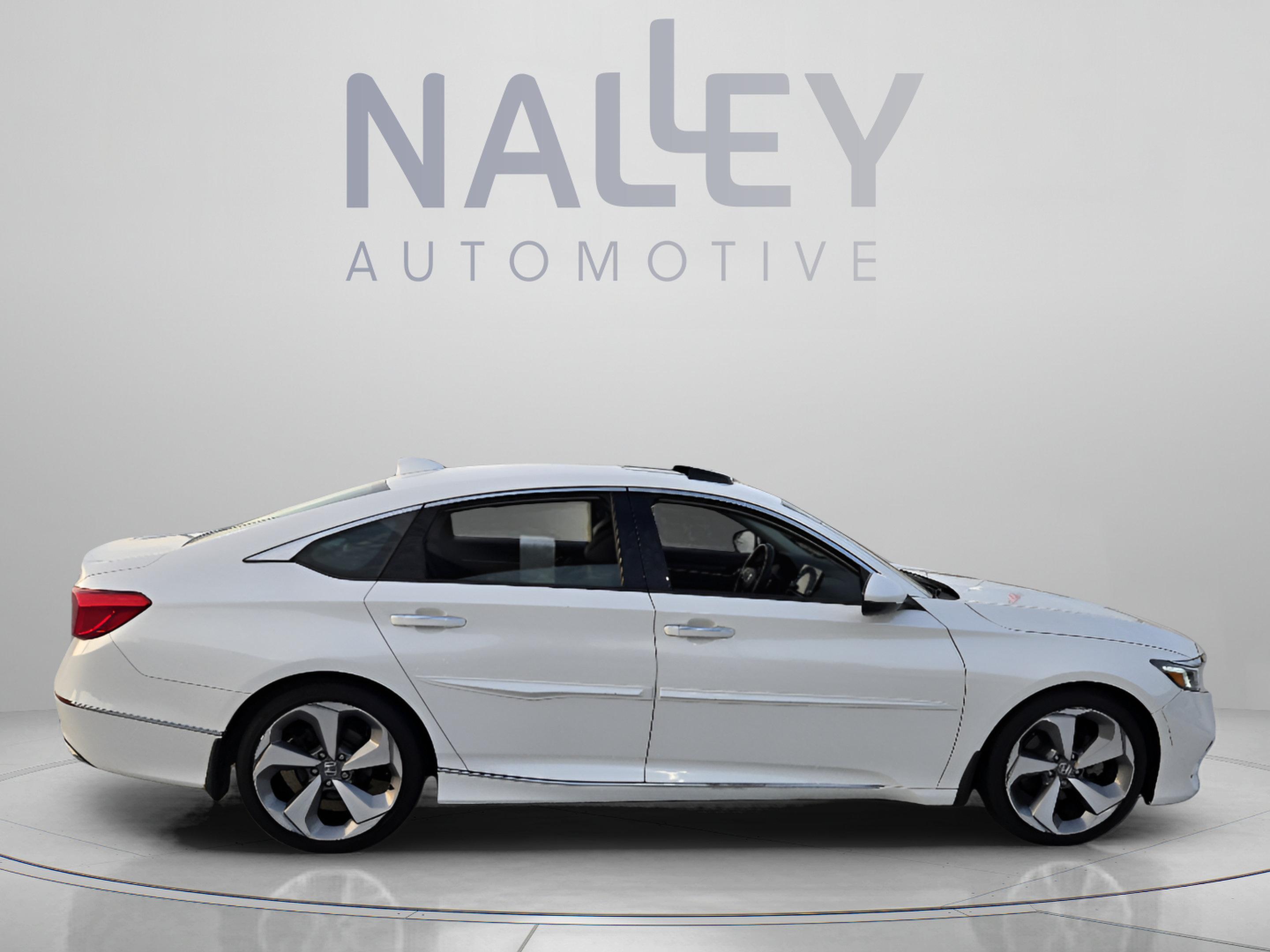 Used 2018 Honda Accord Touring image 5