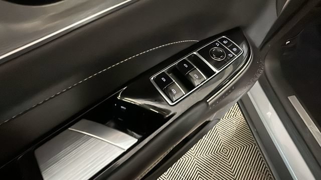 Used 2024 Cadillac Lyriq Tech RWD image 10