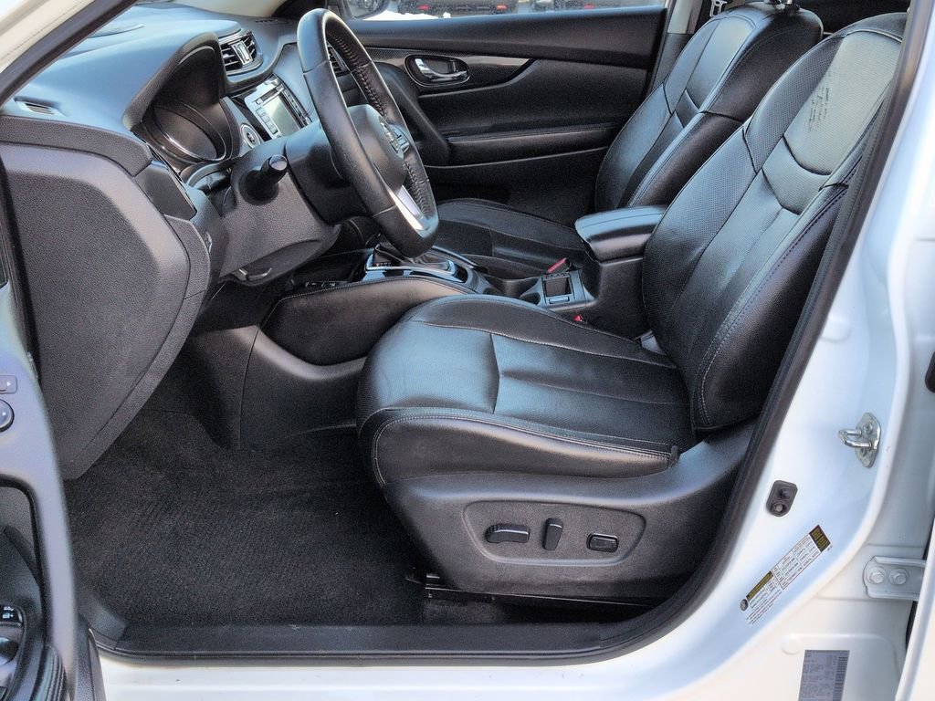Used 2020 Nissan Rogue SL w/ Premium Package image 16