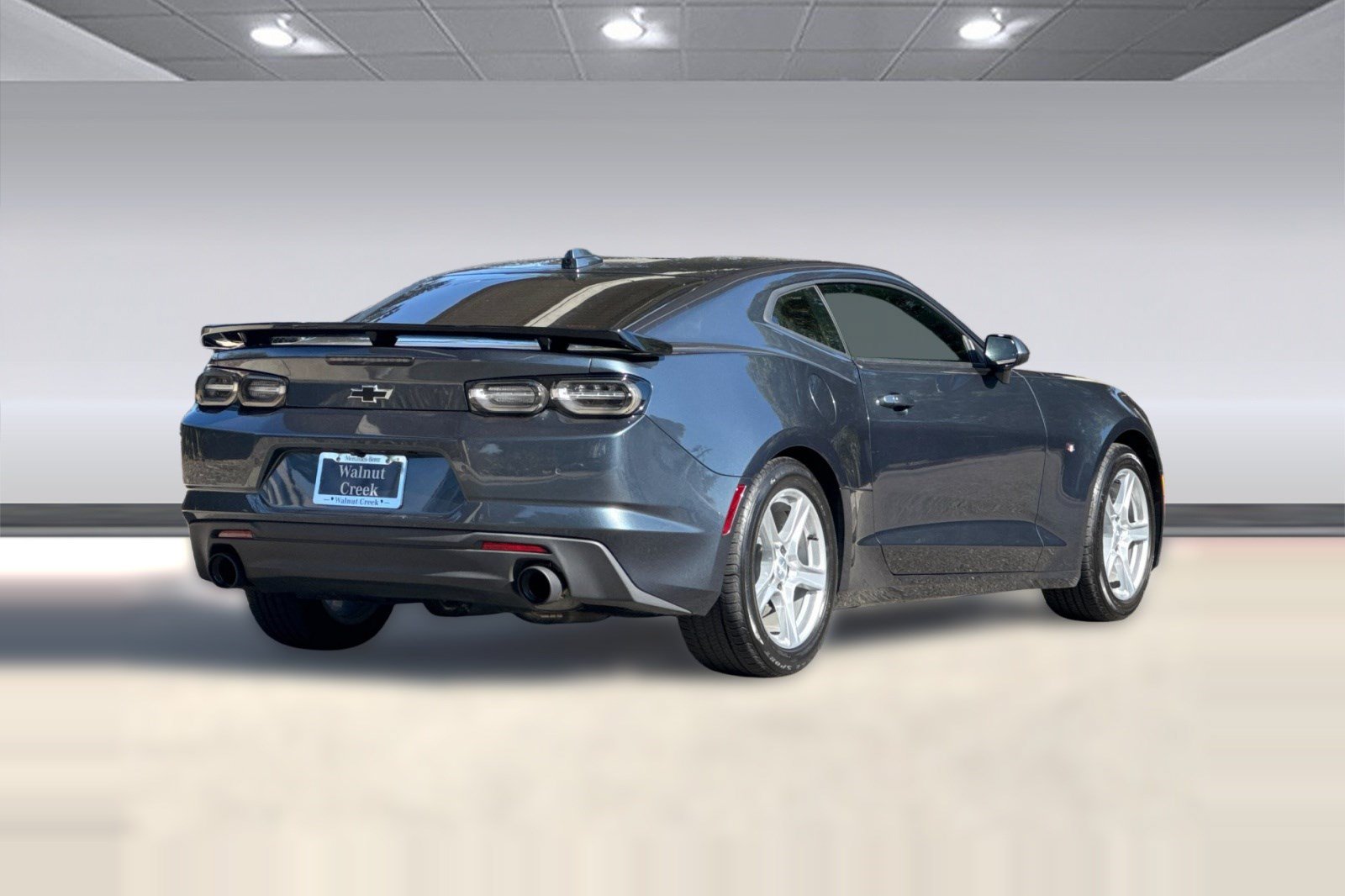 Used 2023 Chevrolet Camaro LT RWD image 9