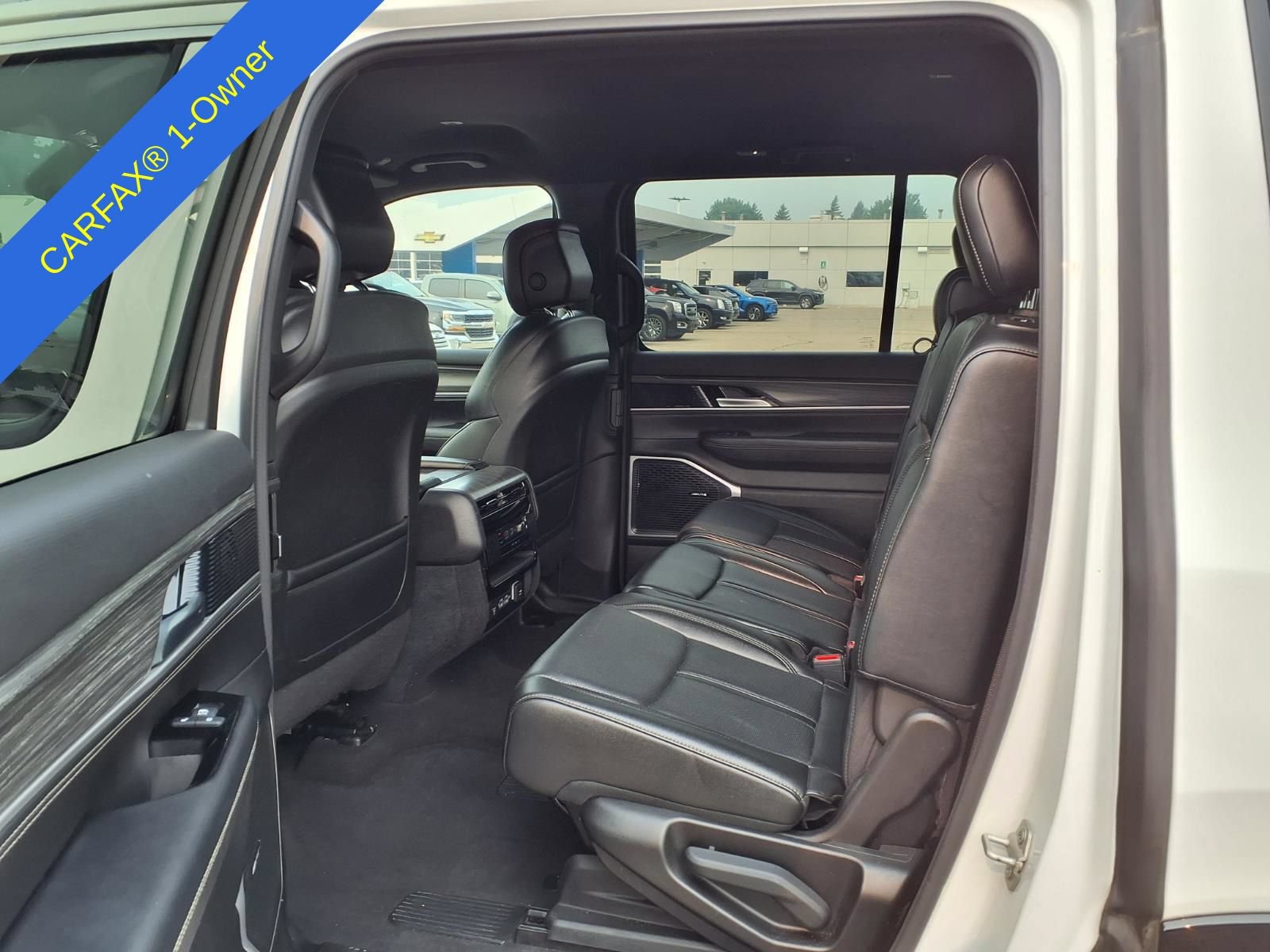 Used 2024 Jeep Wagoneer Series II w/ Flexible Seating Group RWD image 11