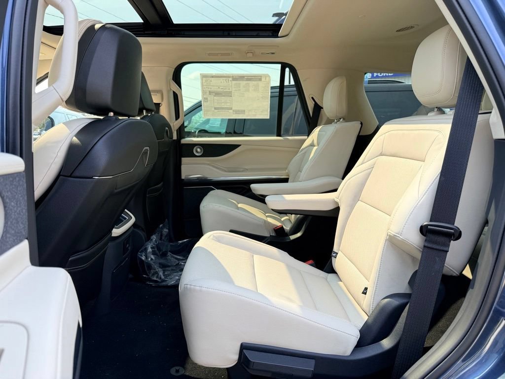 New 2027 Lincoln Navigator Reserve w/ Jet Appearance Package AWD/4WD image 11