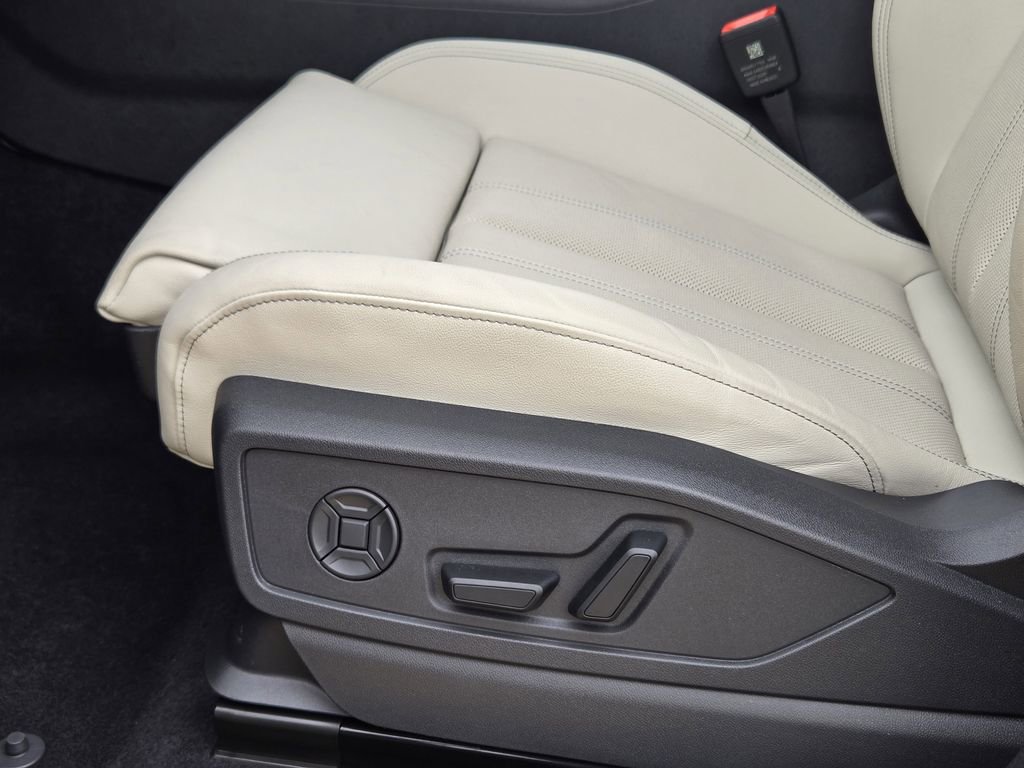 Certified 2025 Audi Q5 Prestige image 28