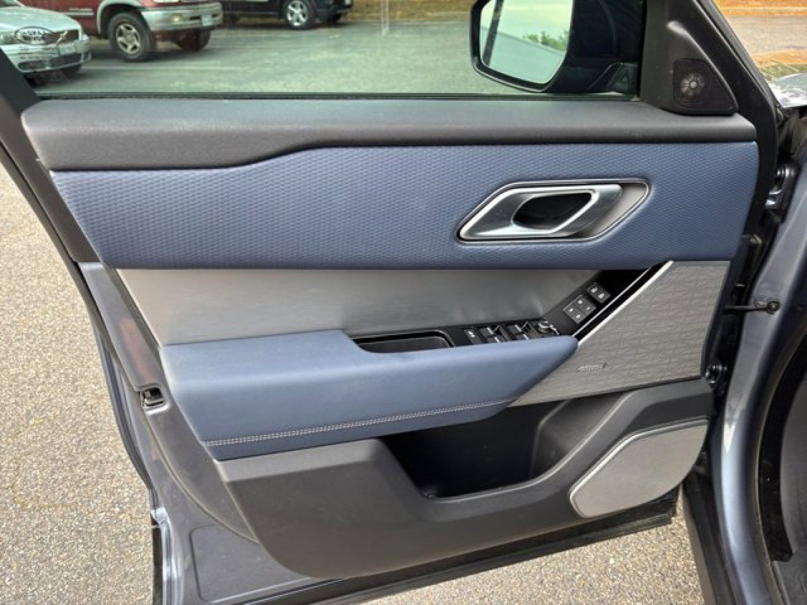 Certified 2022 Land Rover Range Rover Velar R-Dynamic S image 21