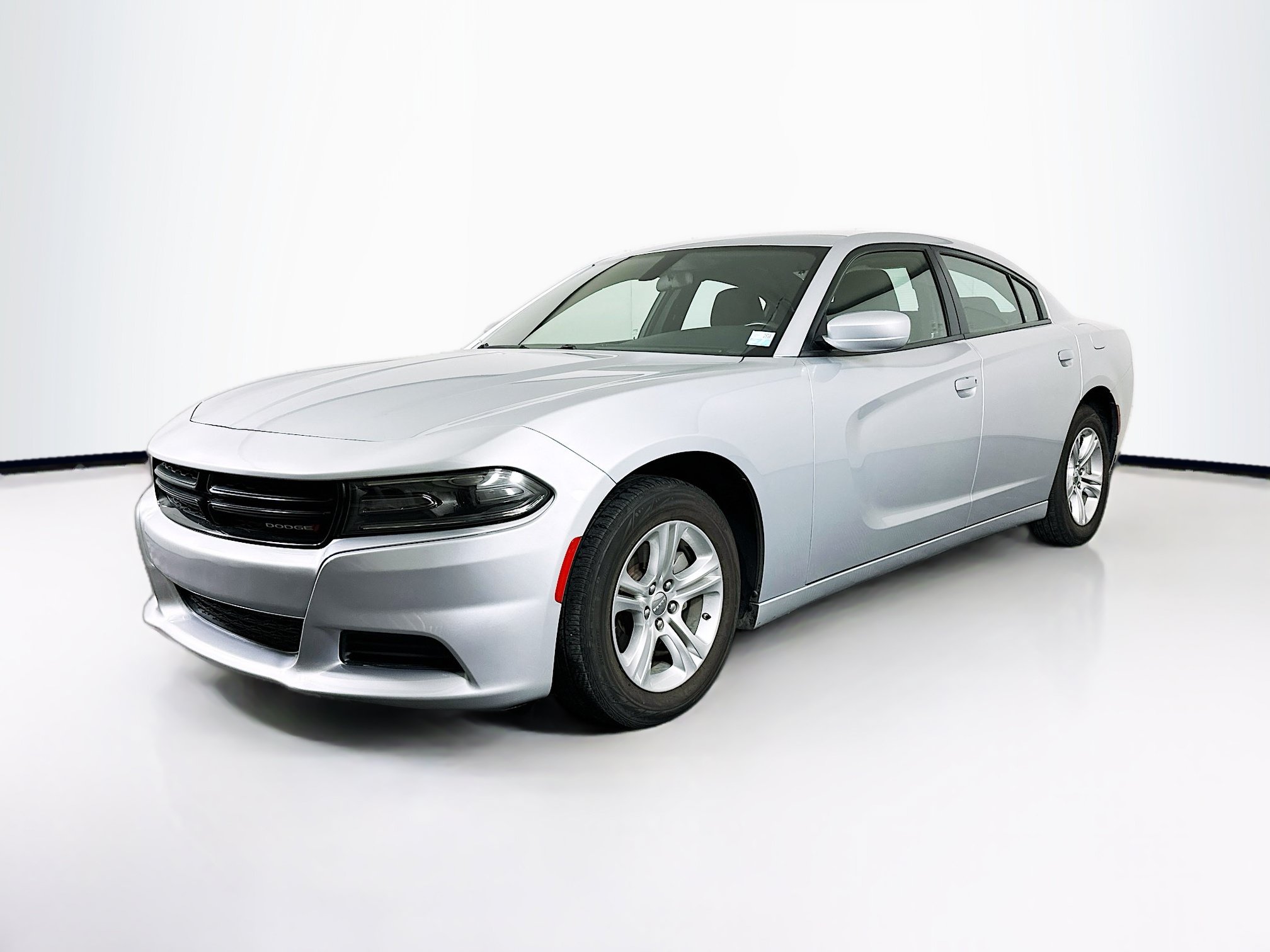 Used 2022 Dodge Charger SXT RWD image 3