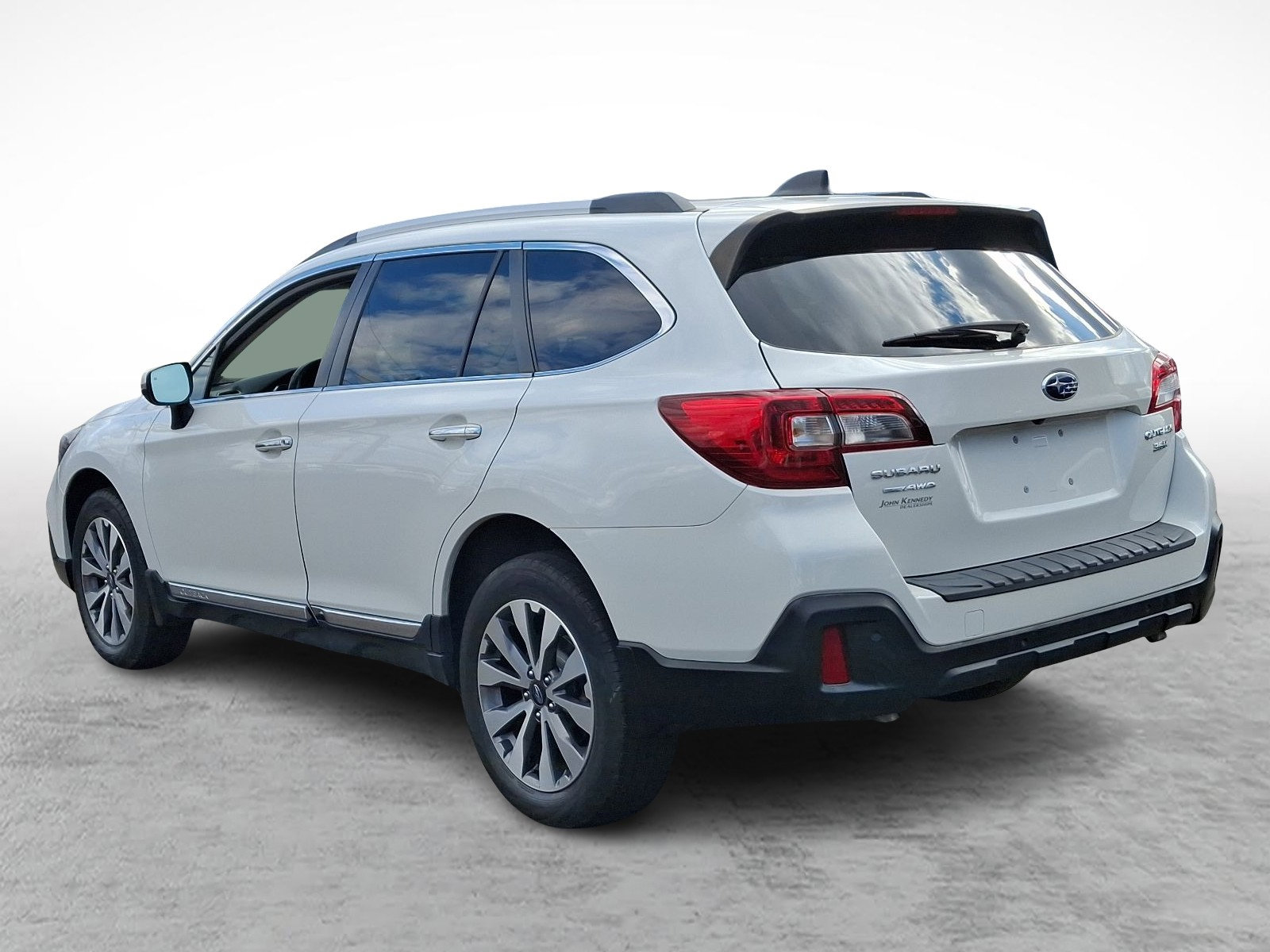 Used 2018 Subaru Outback 3.6R Touring image 4
