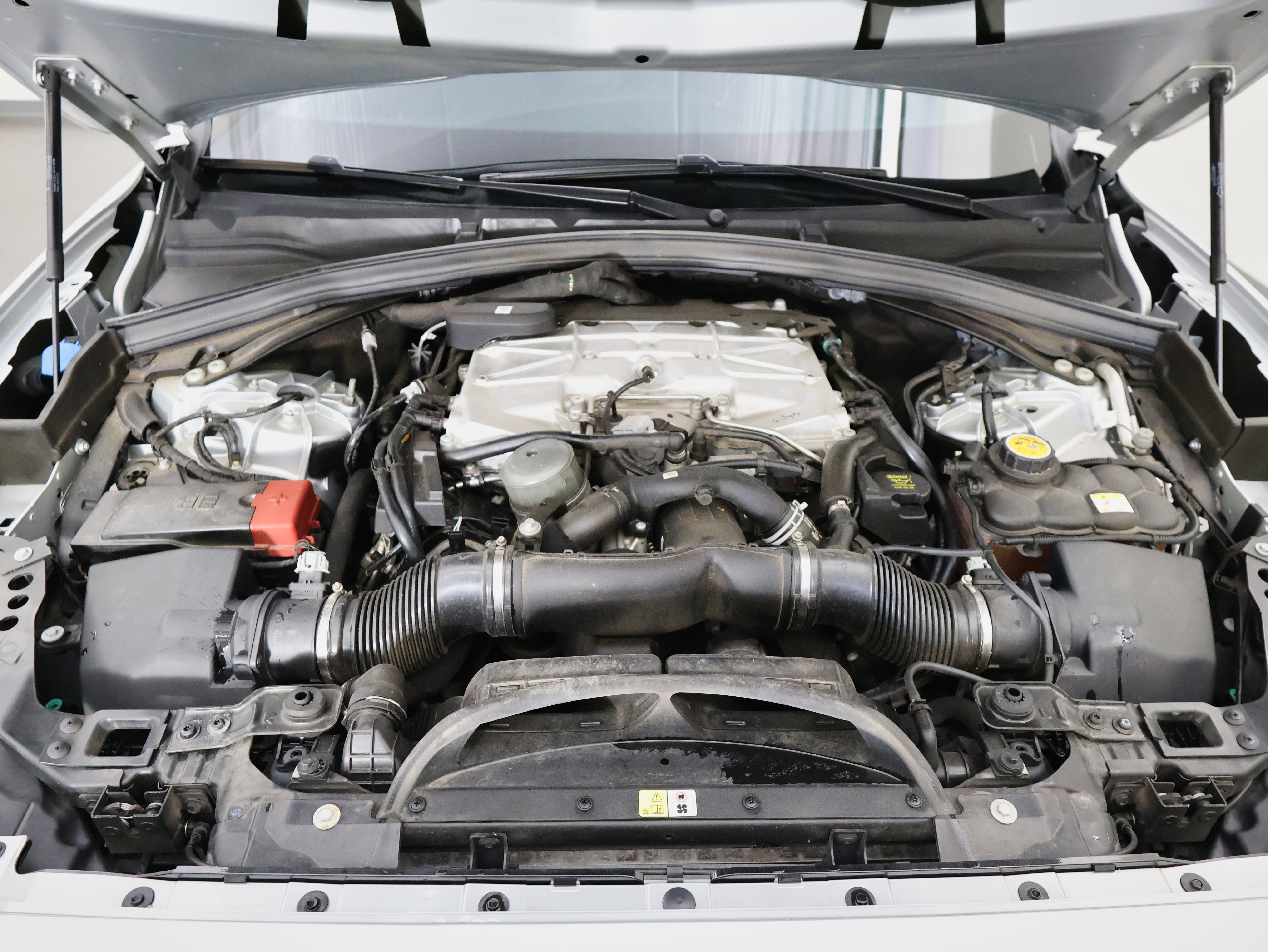 Used 2020 Jaguar F-PACE SVR image 57