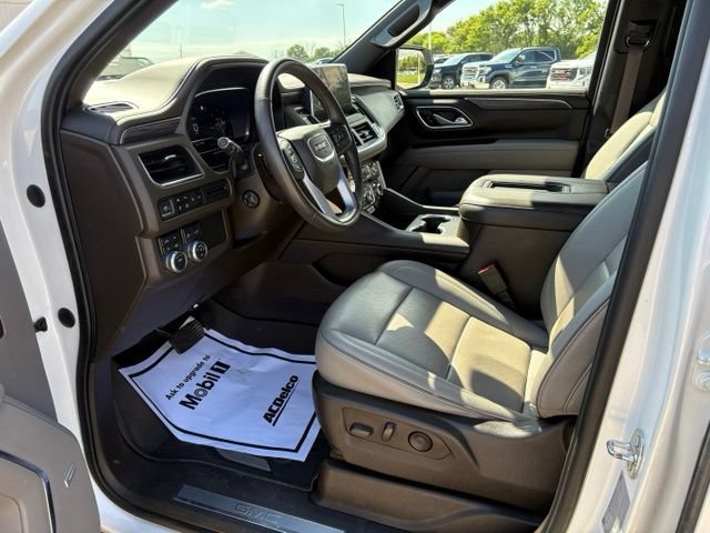 Certified 2022 GMC Yukon SLT w/ SLT Premium Package AWD/4WD image 9