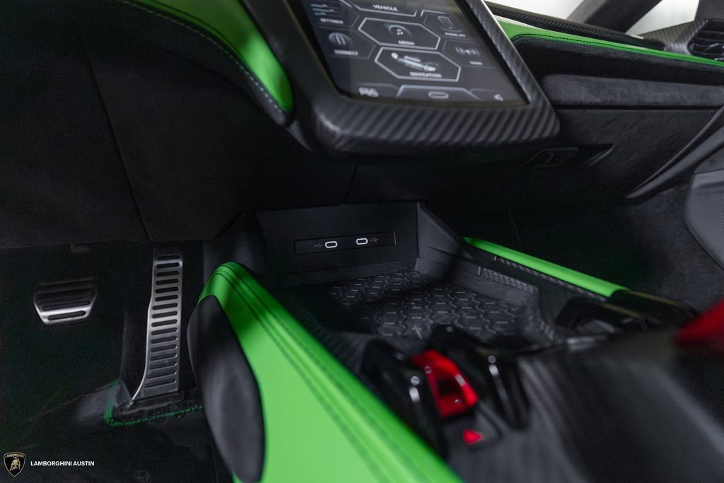 Used 2024 Lamborghini Revuelto image 25