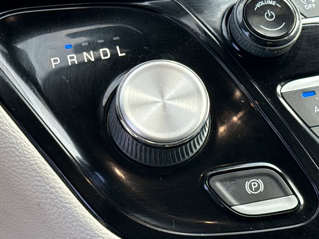 Used 2023 Chrysler Pacifica Touring-L image 26