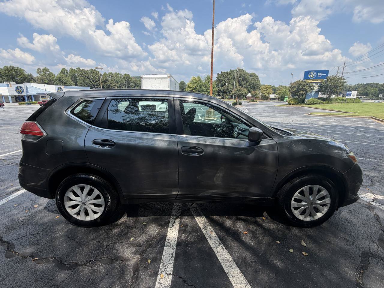 Used 2016 Nissan Rogue S AWD/4WD image 4