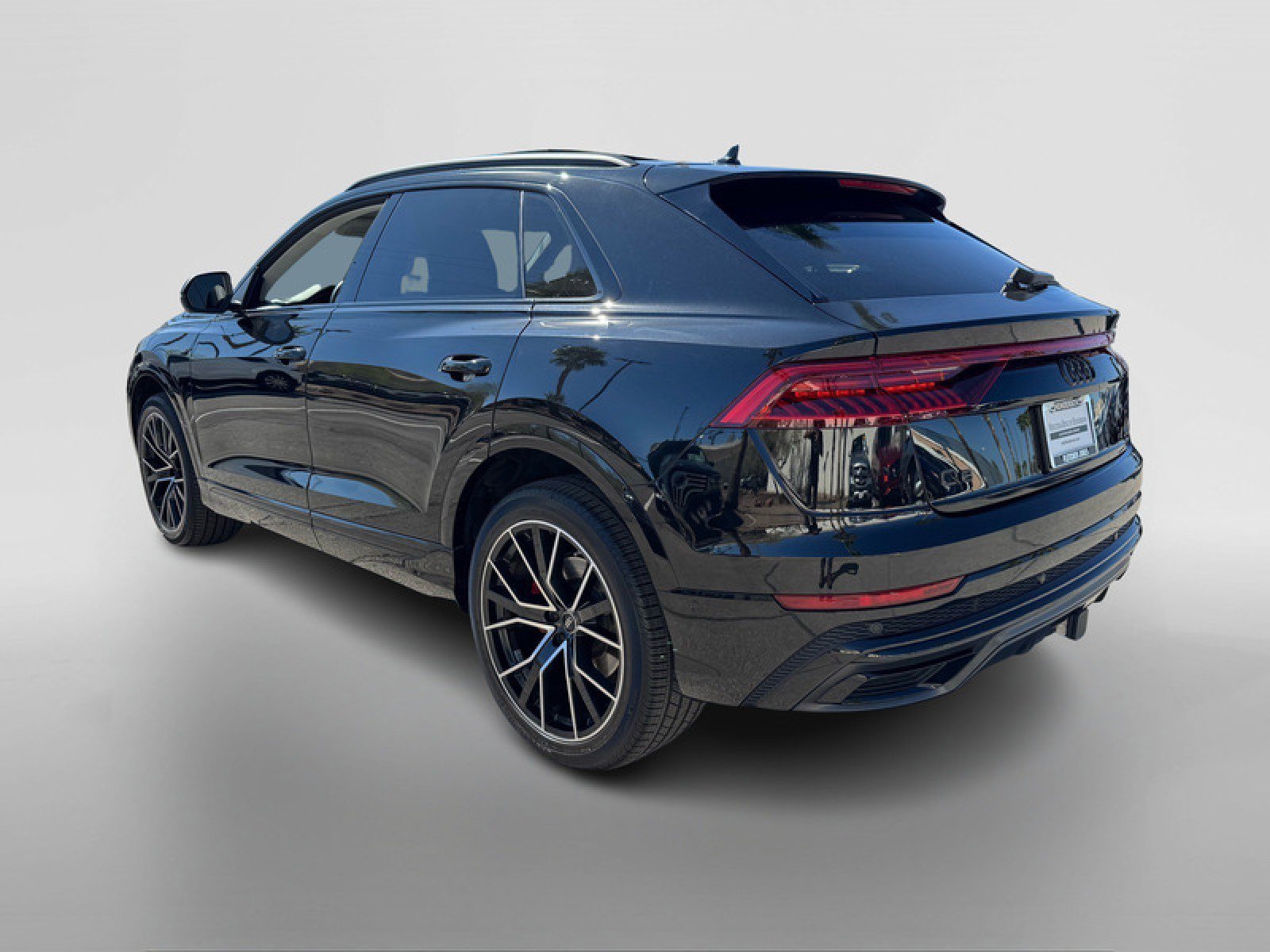 Used 2023 Audi Q8 Premium Plus w/ Premium Plus Package image 3