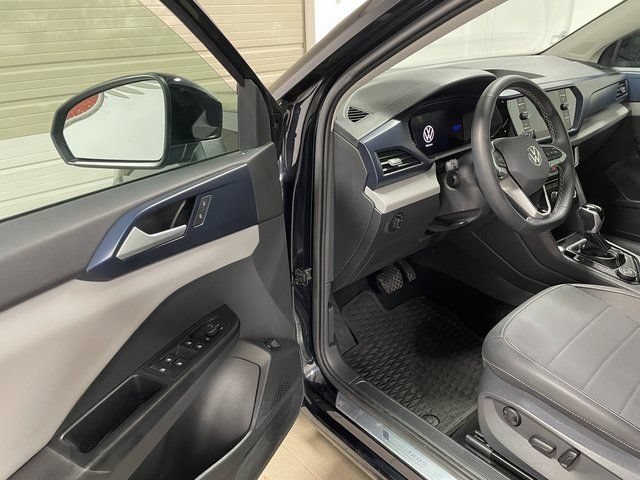 Used 2023 Volkswagen Taos SE w/ Panoramic Sunroof Package AWD/4WD image 11