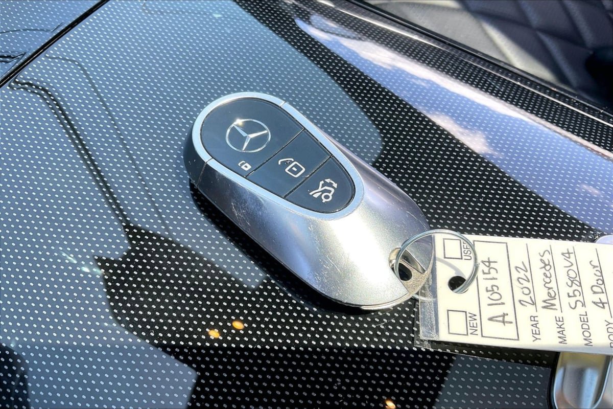 Used 2022 Mercedes-Benz S 580 4MATIC Sedan w/ AMG Line Package image 11