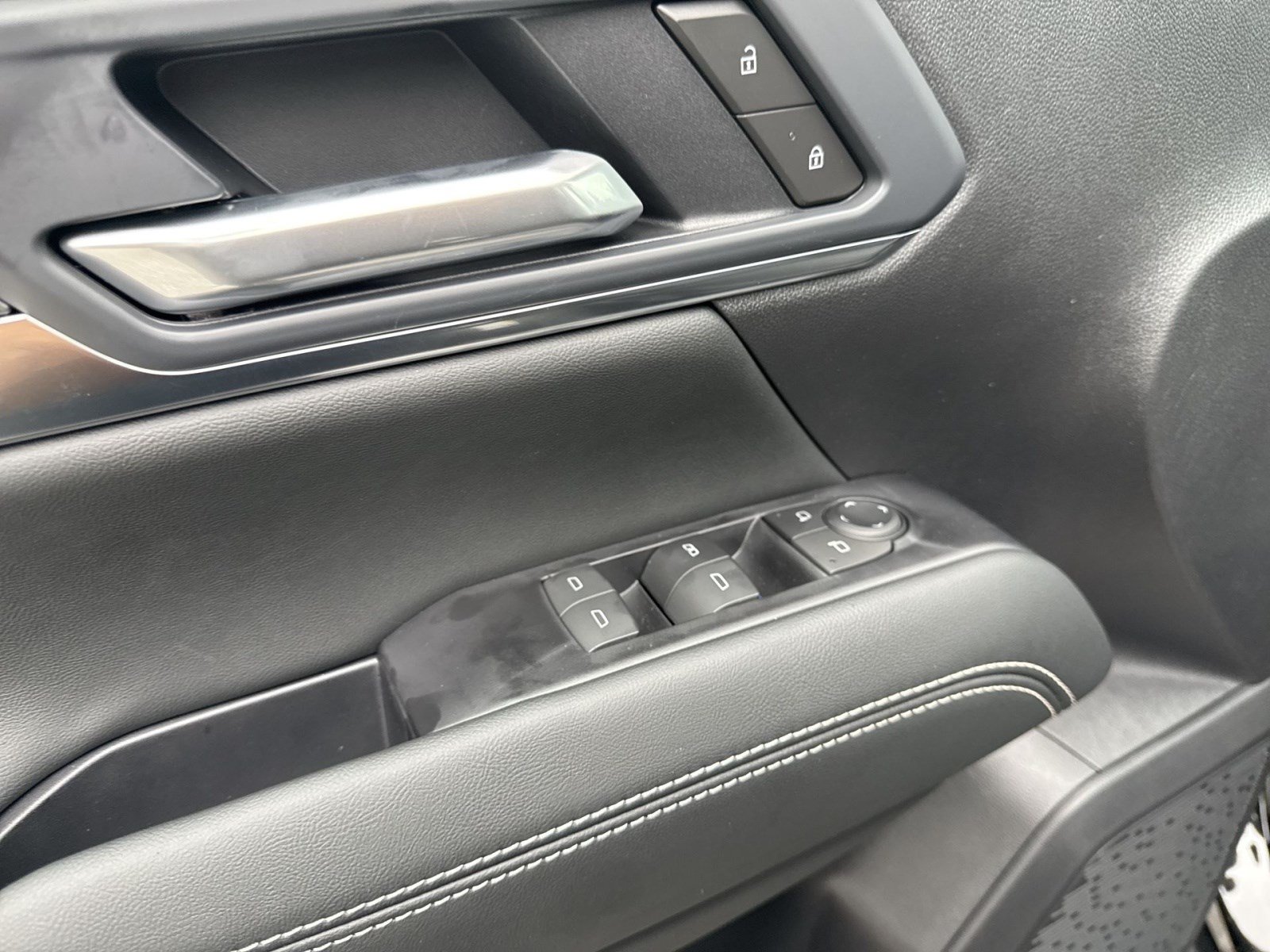 New 2027 GMC Terrain Elevation FWD image 11
