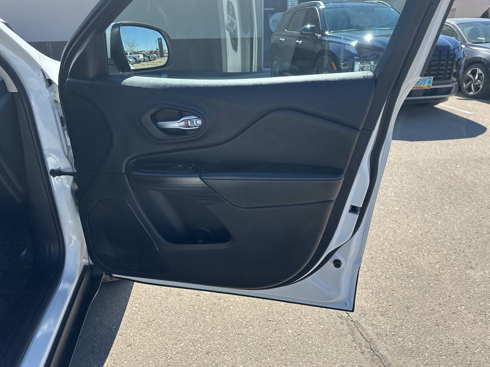 Used 2014 Jeep Cherokee Limited w/ Trailer Tow Group image 38