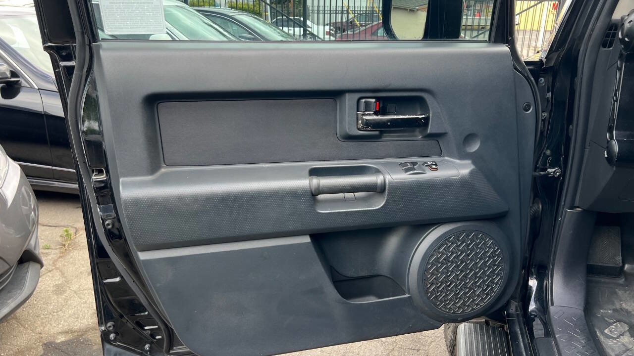 Used 2009 Toyota FJ Cruiser 2WD image 25