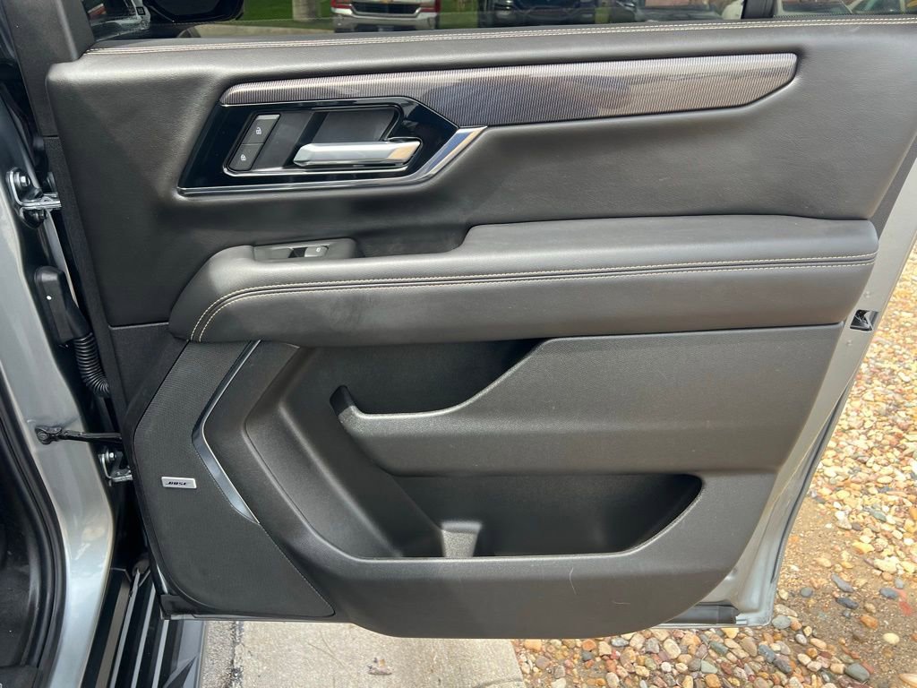 Used 2025 GMC Yukon XL Elevation image 29