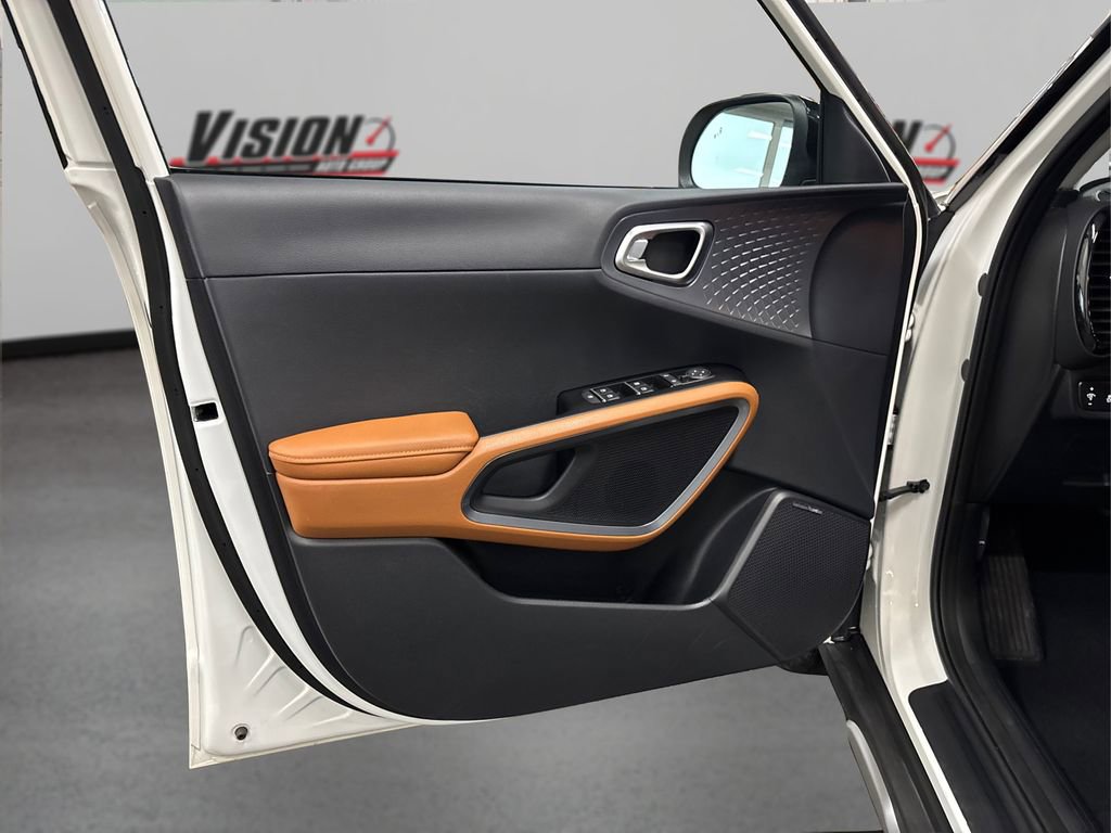 Used 2025 Kia Soul EX image 24