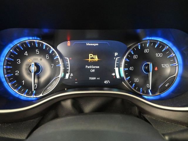 Used 2025 Chrysler Pacifica Select image 32