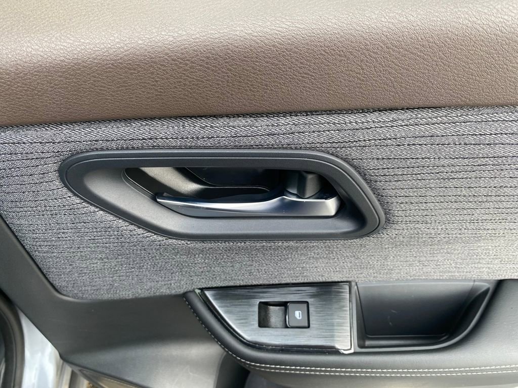 Used 2023 Nissan Rogue SV image 14