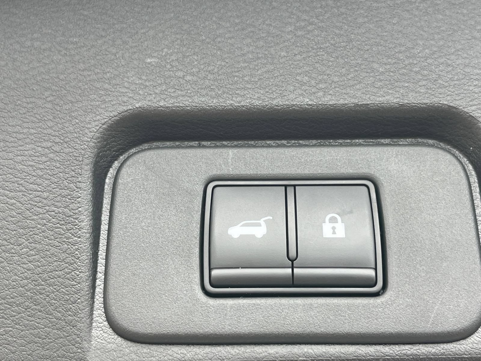 Used 2025 Nissan Rogue SV FWD image 23