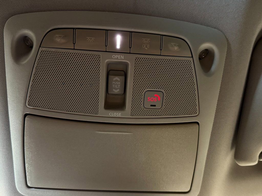 Used 2016 Nissan Maxima Platinum w/ Interior Lighting Package image 19