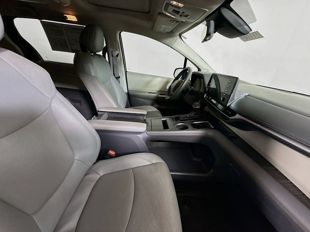 Certified 2023 Toyota Sienna Limited FWD image 27