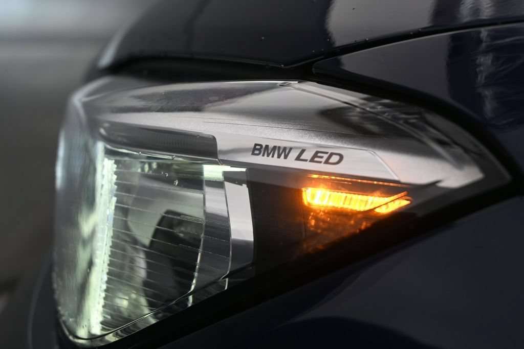 Used 2022 BMW ALPINA B7 xDrive AWD/4WD image 13