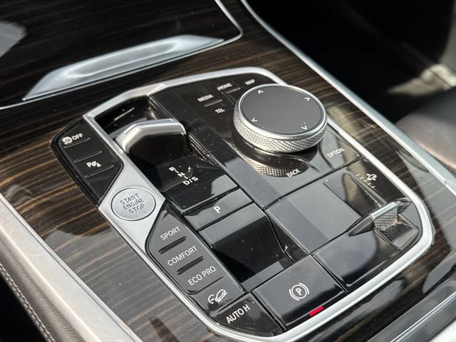 Used 2025 BMW X7 xDrive40i AWD/4WD image 17