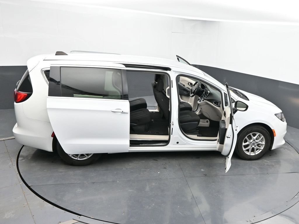 Used 2023 Chrysler Voyager LX FWD image 49
