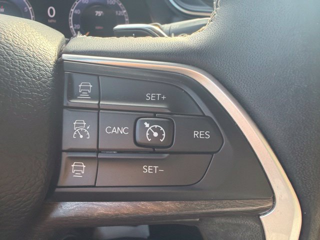 Used 2023 Jeep Grand Cherokee L Limited AWD/4WD image 22