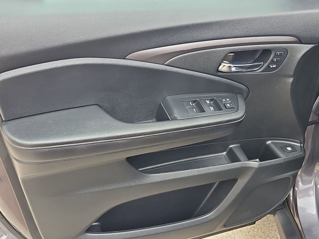 Used 2025 Honda Ridgeline RTL image 11