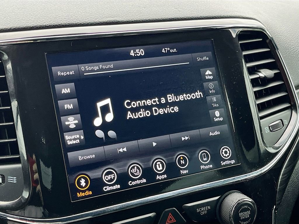 Used 2022 Jeep Grand Cherokee Laredo X image 15