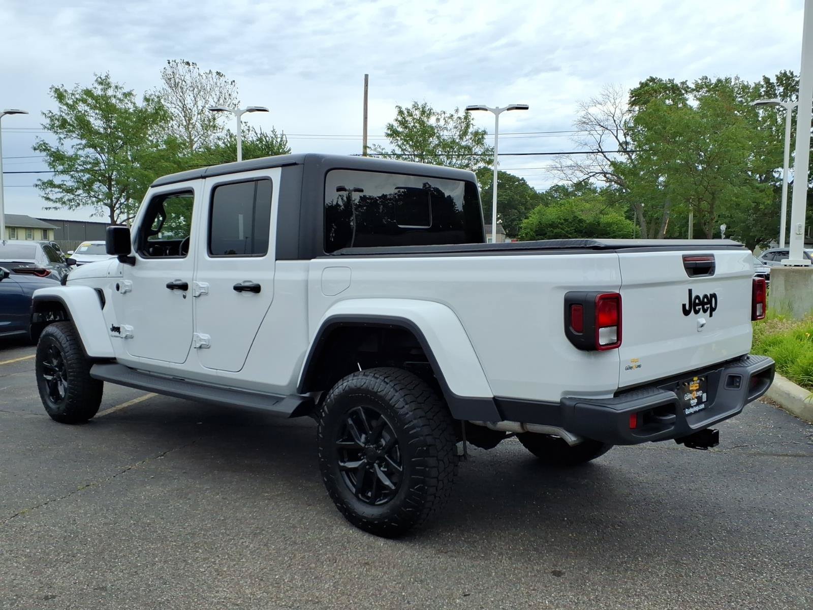 Used 2022 Jeep Gladiator Sport AWD/4WD image 9