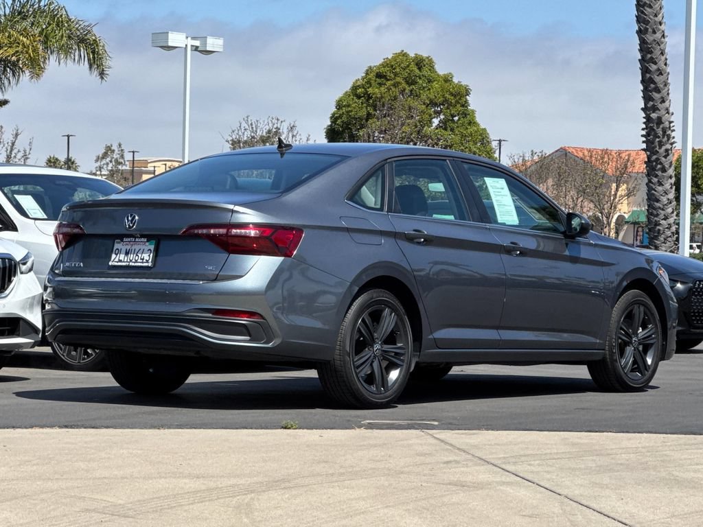 Used 2024 Volkswagen Jetta SE w/ Black Wheel Package FWD image 4