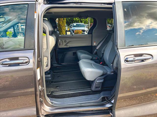 Certified 2021 Toyota Sienna Limited AWD/4WD image 12