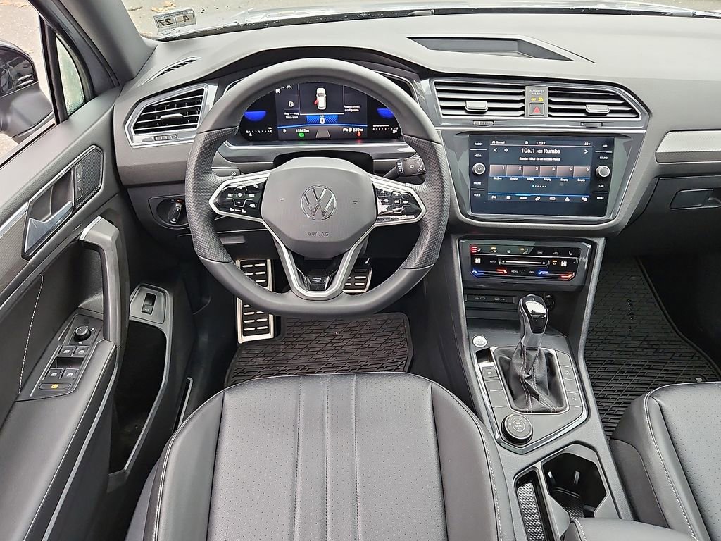 Certified 2022 Volkswagen Tiguan SE R-Line image 12