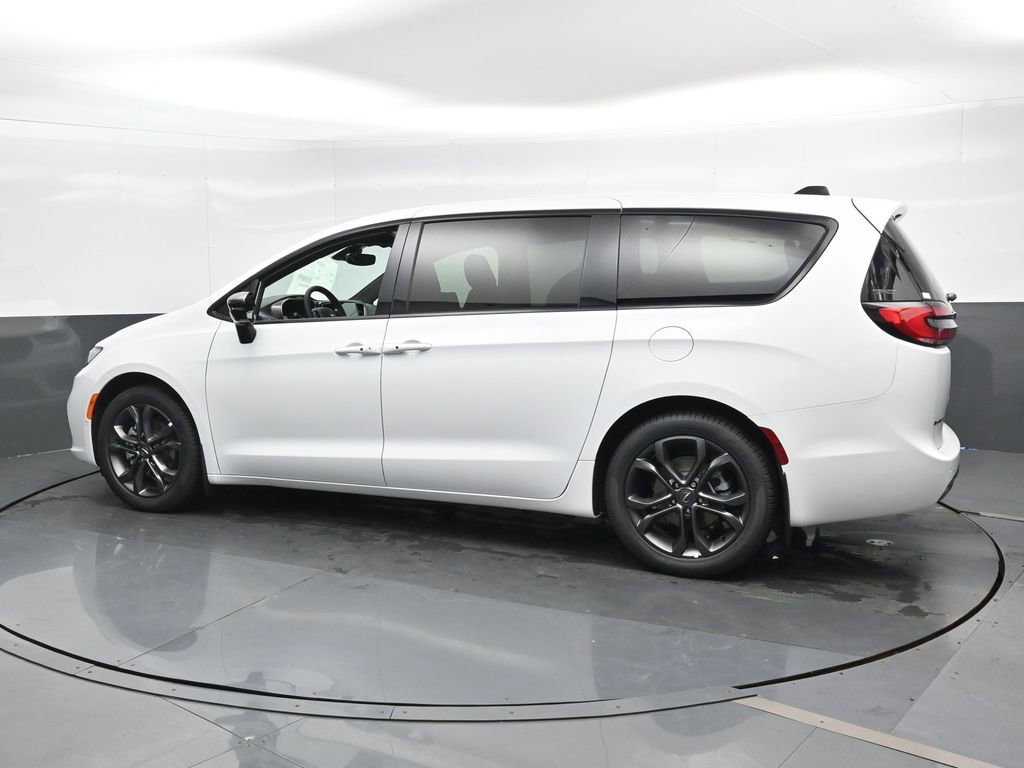 New 2026 Chrysler Pacifica Select image 7
