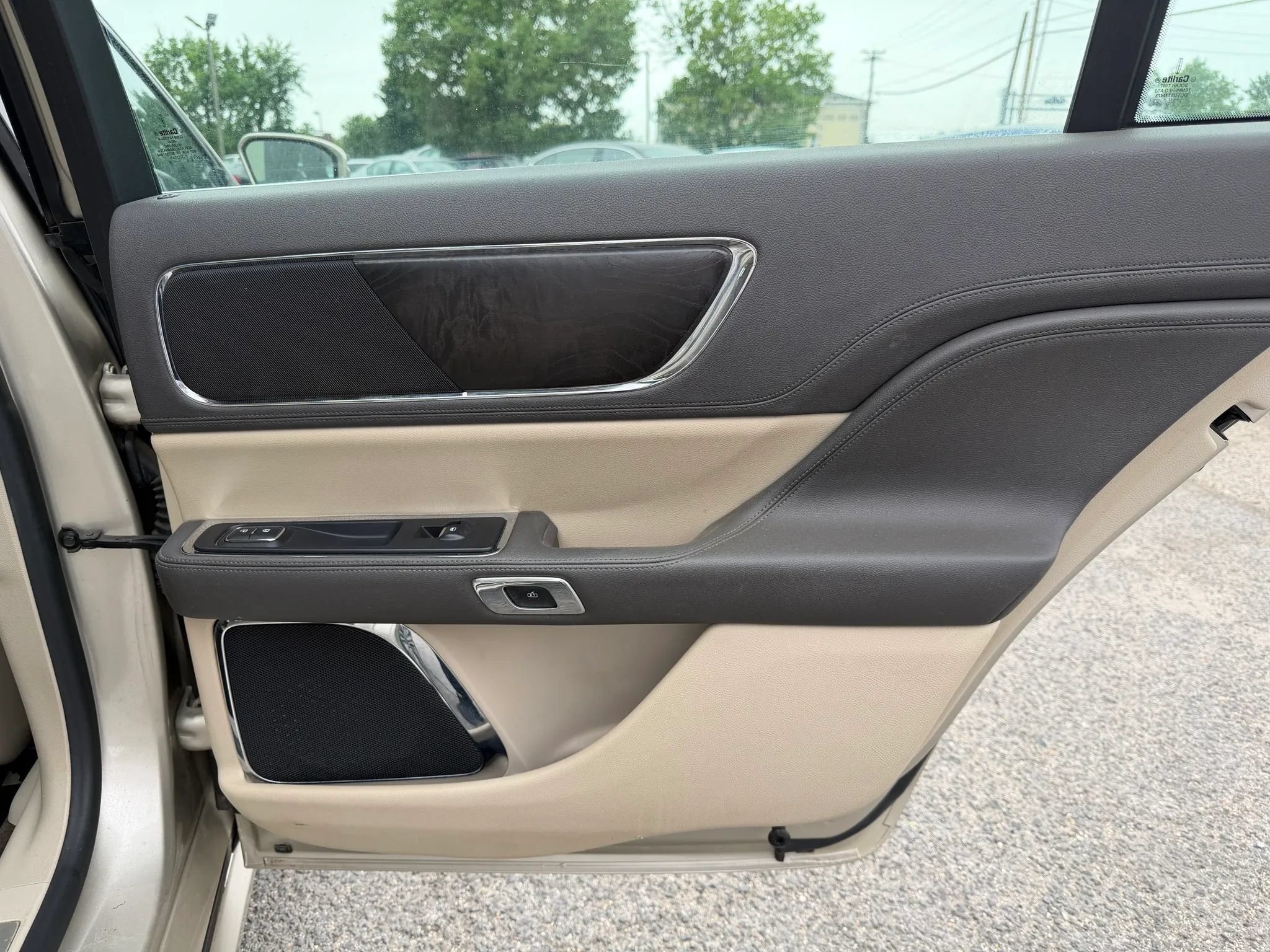 Used 2017 Lincoln Continental Reserve w/ Technology Package FWD image 28