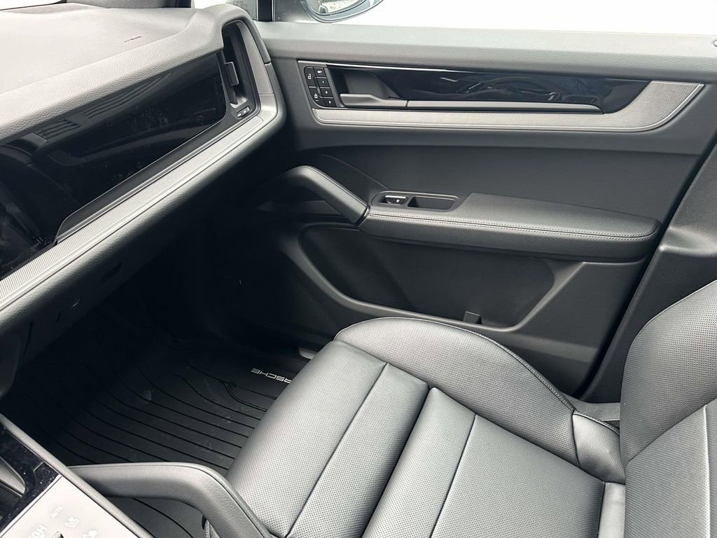 New 2026 Porsche Cayenne AWD/4WD image 28