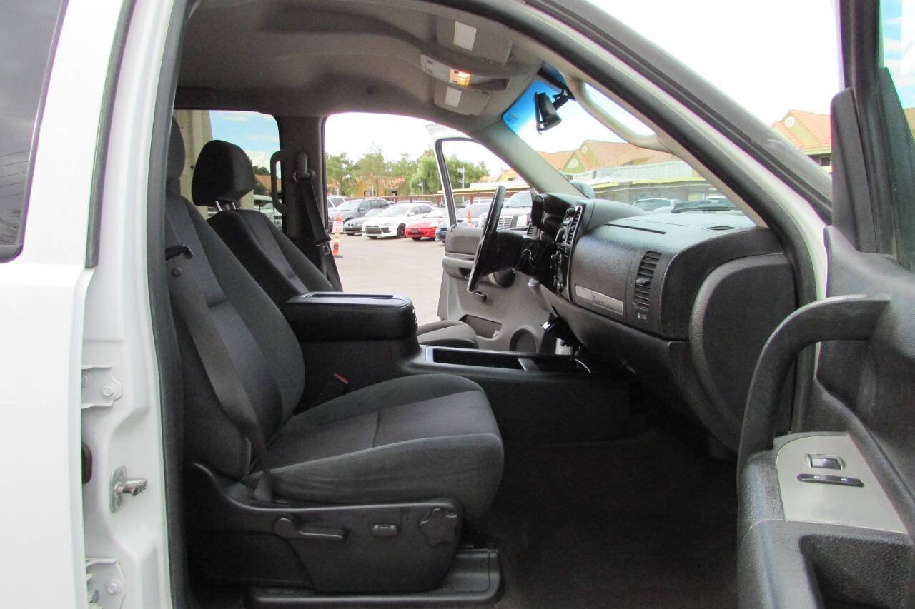 Used 2007 Chevrolet Silverado 2500 LT w/ 2LT Convenience Package AWD/4WD image 27