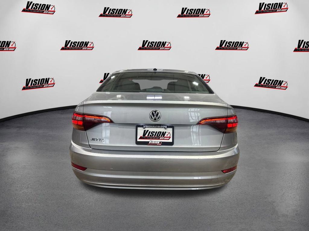 Used 2019 Volkswagen Jetta SE w/ Cold Weather Package image 6