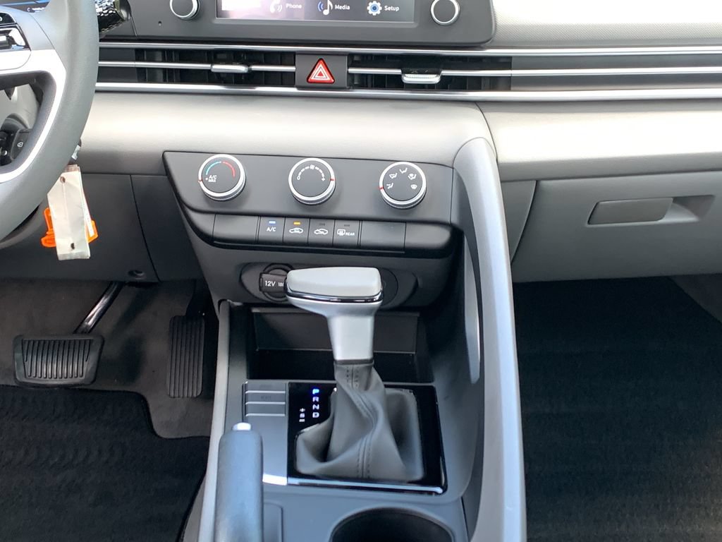 Certified 2026 Hyundai Elantra SE FWD image 18