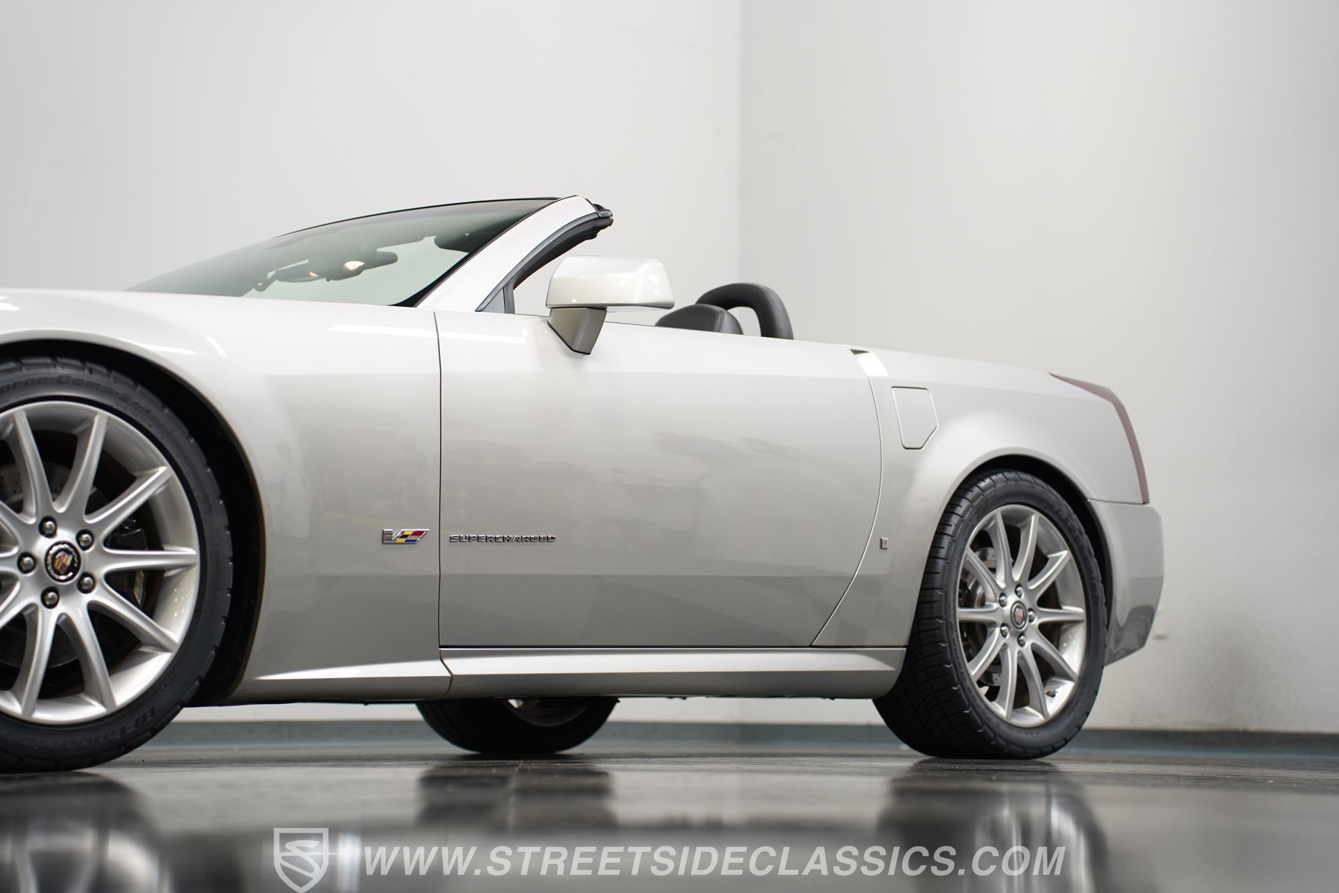 Used 2006 Cadillac XLR V image 21