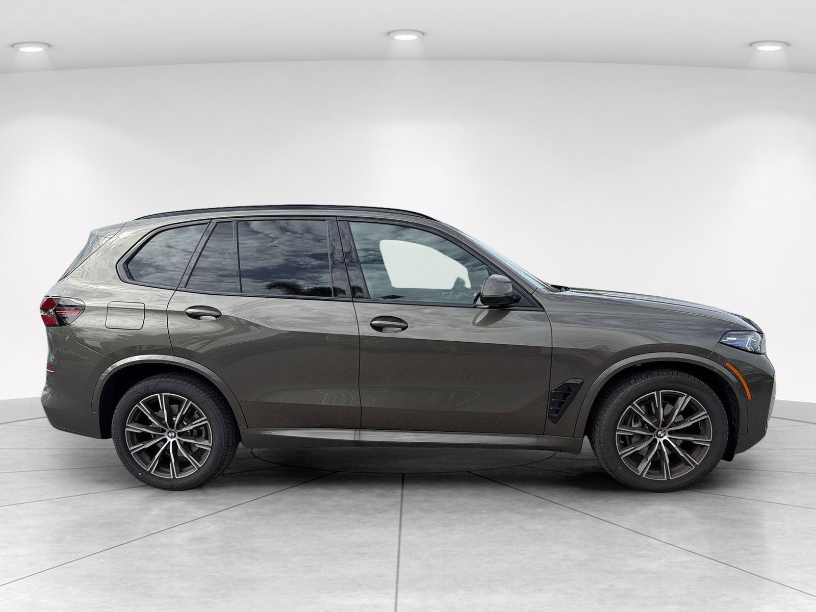 Used 2026 BMW X5 xDrive40i AWD/4WD image 3
