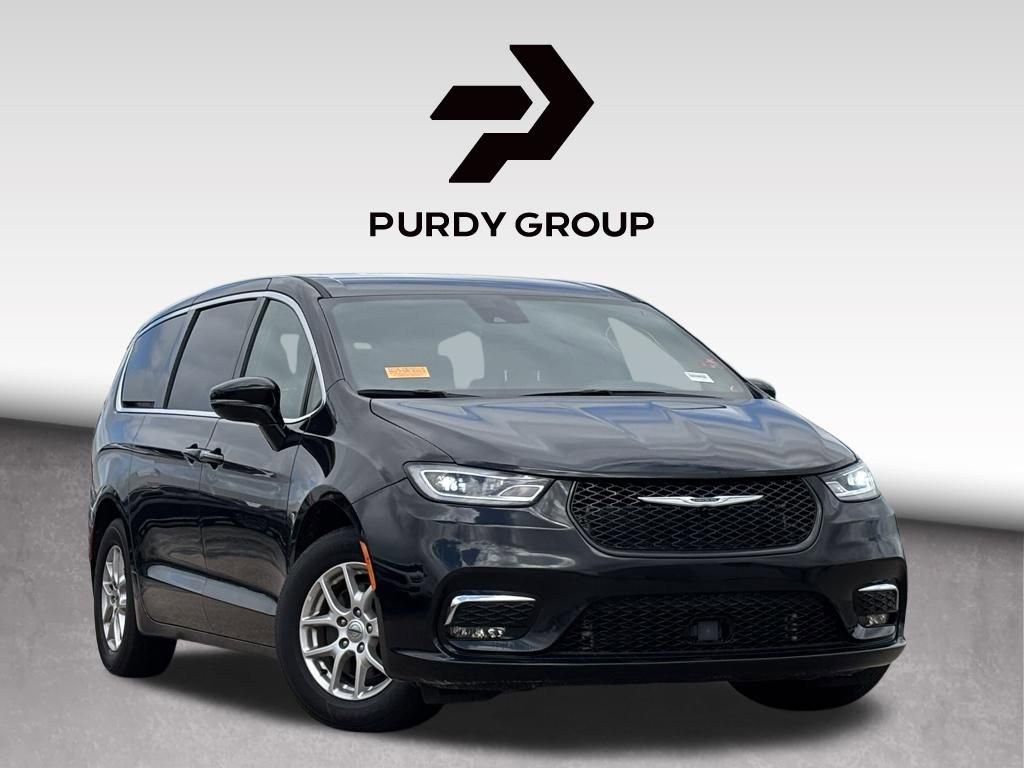 Used 2025 Chrysler Pacifica Select FWD image 1