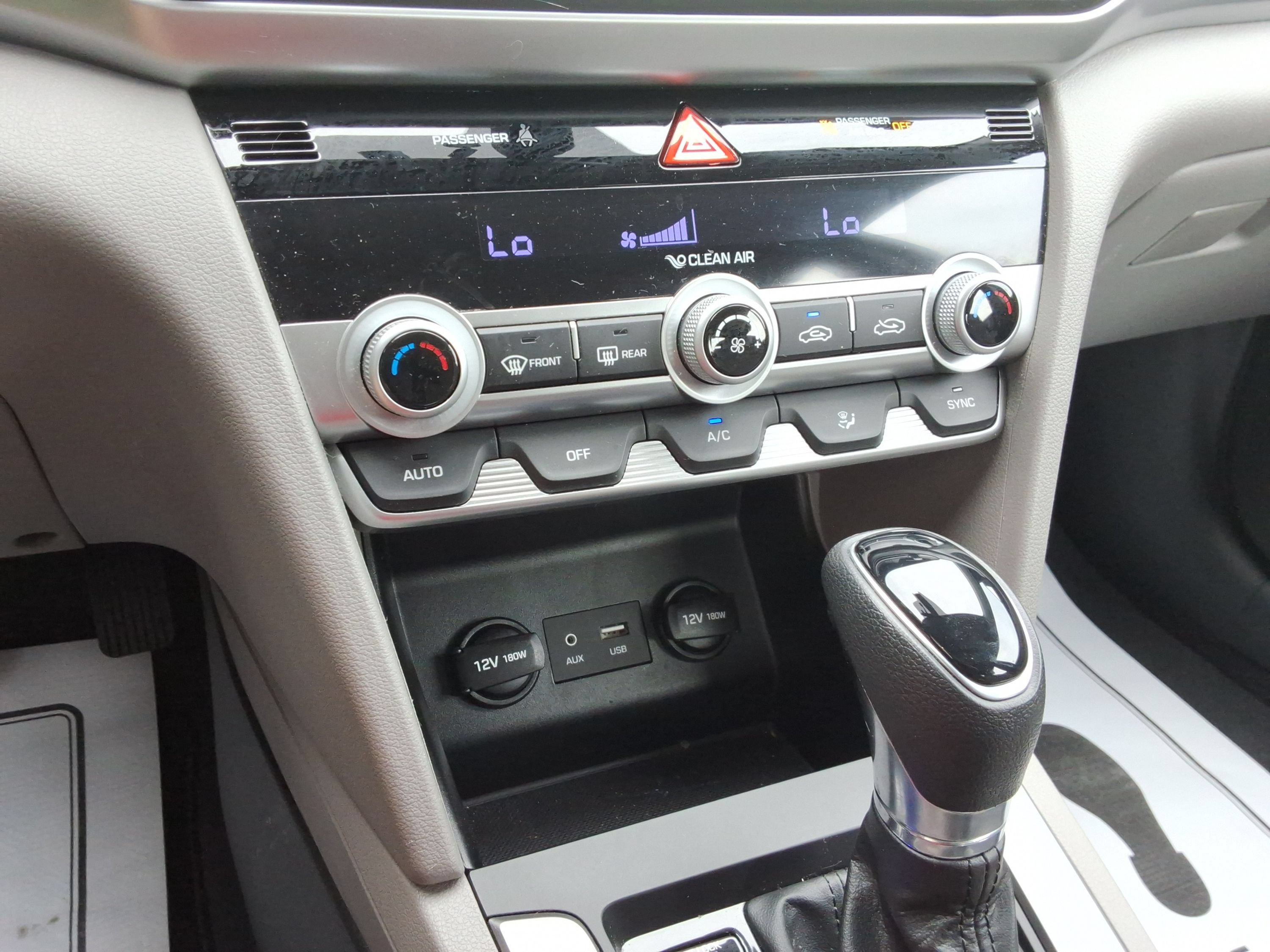 Used 2020 Hyundai Elantra SE FWD image 17