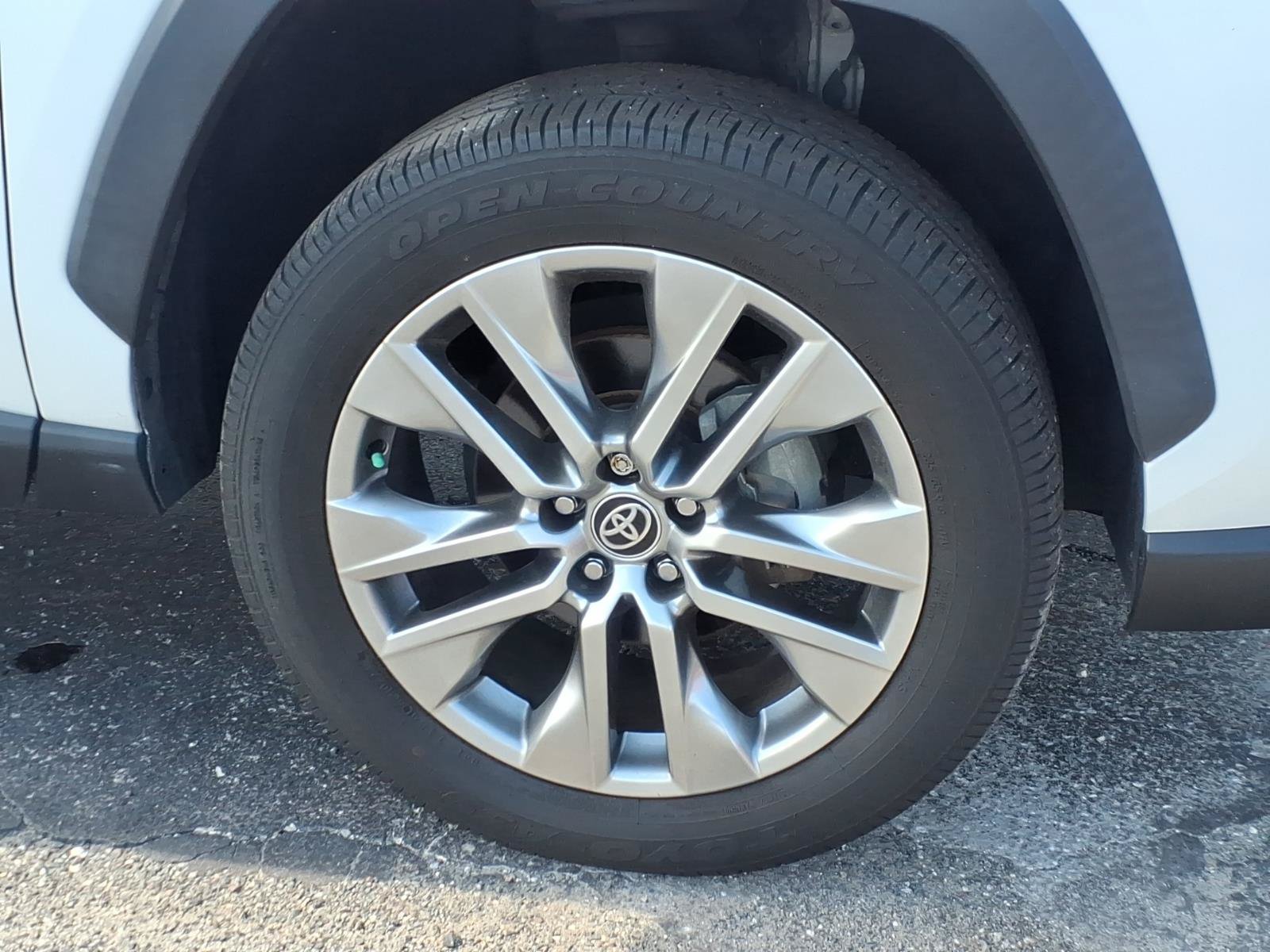 Used 2023 Toyota RAV4 XLE Premium FWD image 9
