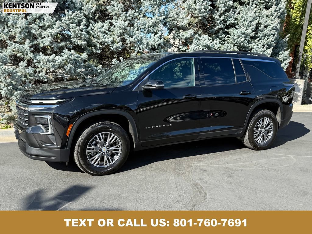 Used 2025 Chevrolet Traverse LT